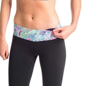 Cropped Run Runner Leggings in Scaled Back by Krass & Co.